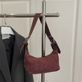 Schicke weinrote Achseltasche mit Leopardenmuster, Silberschnalle und mattem Leder - Rot