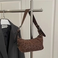 Braune Hobo-Schultertasche mit Leopardenmuster, breitem Riemen und Silberbeschlägen - Braun