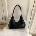 Borsa a spalla nera in pelle lavata vintage con silhouette minimalista a gnocco - Nero