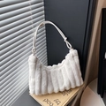Bolso de hombro de piel sintética blanca de invierno con elegante textura de pliegues - Blanco
