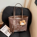 Borsa tote in camoscio marrone con stampa di gatto e ciondolo a forma di orso - Con Ciondolo / Marrone
