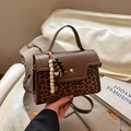 Brown faux leather and leopard print square handbag with decorative wooden beads - With Pendant / Leopard Print