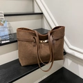 Bruine shopper van imitatie suède met leren details en een gouden metalen gesp - Bruin
