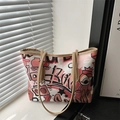 Borsa tote in tela beige con graffiti rosa e manici in pelle color kaki di alta qualità - Con Ciondolo / Rosa