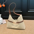 Bolso tote retro de ante beige con correas de cuero marrón y elegante hebilla de metal dorado - Caqui
