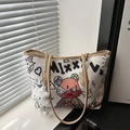 Borsa tote in tela bianca con stampe graffiti colorate e manici in pelle color kaki - Con Ciondolo / Cachi