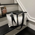 Bolso tote grande de contraste con textura tejida en blanco y negro y cierre metalizado - Blanco & Negro