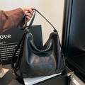 Große Retro-Tragetasche aus schwarzem PU-Leder mit minimalistischer Kreisprägung und Design - Schwarz