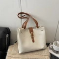 Elegante borsa tote bianco crema e marrone con fibbia dorata e manici sottili - Bianco