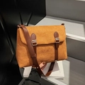 Retro caramel tote bag in matte finish with brown leather straps and buckle detail - Brown