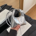 Mini borsa a tracolla argento metallizzato con manico e finitura lucida da donna - Argento