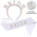 Set aus weißer Brautschärpe und Perlen-Stirnband mit glitzernden Strass-Buchstaben - Weißer Zirkon