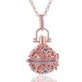 Roségoldene hohle Kugel-Halskette mit weißen Strasssteinen auf weißem Grund - Roségold Halskette (Mit 1 Harmony Ball)