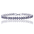 Détail du bracelet de luxe en cristal violet avec fleurs argentées et fermoir pliant - Violet