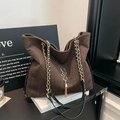 Braune Glitzer-Handtasche mit goldenem SS-Logo, Kettenträger und eleganten Quasten - Braun