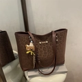 Vintage-Tragetasche mit Leopardenmuster, goldenem Logo und süßem Bärenanhänger - Ohne Anhänger / Braun
