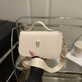 Borsa a tracolla minimalista bianco crema con fibbia dorata e ampia tracolla in tessuto - Bianco