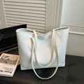 Bolso tote blanco minimalista con textura en relieve y correas de hombro delgadas - Blanco