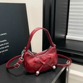 Bolso de media luna rojo oscuro con lazo en cuero sintético de charol y correa - Rojo