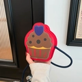Borsa a tracolla rossa a forma di cupcake con cuore blu e cinturino a corda - Rosso
