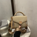 Chique beige en camel patchwork crossbodytas met brede schouderband met logo - Bruin