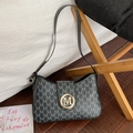 Bolso de hombro retro de cuero negro con monograma M gris y hebilla de metal dorado - Negro