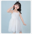 Détail de la robe blanche pour filles avec haut en dentelle et jupe en tulle multicouche - Blanc / 80cm