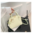 Mintgrüne gesteppte Muschel-Handtasche mit Doppelgriffen und goldfarbenem Reißverschluss - Grün