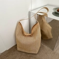 Sac fourre-tout en paille tissée avec bandoulières marron et texture minimaliste - Kaki