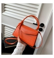 Borsa a tracolla arancione alla moda con manico a nodo e trama in pelle epi - Arancione