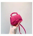 Mini borsa a tracolla rosa acceso con trama intrecciata e manico in scatto minimalista - Rosa Rosso