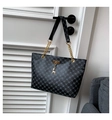 Borsa tote grigio scuro con motivo, catena dorata e raffinato ciondolo a cervo - Nero