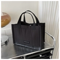 Gevoerde zwarte tote bag met FASHION BAG label en leer versterkte onderkant - Zwart