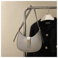 Bolso de hombro retro gris claro en cuero mate con elegantes herrajes dorados - Plateado