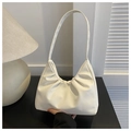 Borsa a spalla bianca arricciata in ecopelle stile nuvola per abbigliamento casual - Bianco