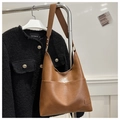 Brown large capacity bucket tote bag in soft faux leather with fashion label - Brown