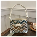 Bolso tipo cubo de punto con patrón de ondas beige, marrón y azul con correas de cuero - Blanco