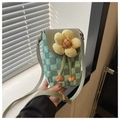 Borsa a tracolla trapuntata a scacchi verde chiaro con decorazione floreale gialla 3D - Blu Lago