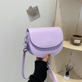 Sac bandoulière selle en cuir PU violet clair avec logo blanc et sangle réglable - Violet