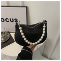 Elegante borsa sottobraccio con strass neri, manico di perle e tracolla a catena - Nero