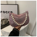 Borsa sottobraccio rosa con strass, manico di perle e catena metallica per serate - Rosa
