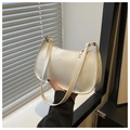 Borsa a mezzaluna minimalista in vernice bianca lucida con cerniera dorata - Bianco