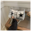 Borsa a spalla Y2K argento con toppe a stella nere e fibbia a stella in metallo - Argento