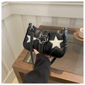 Borsa sottobraccio retrò in pelle nera con toppe a stella bianche e fibbia argento - Nero