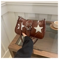 Borsa a spalla in pelle testa di moro con fibbia a stella e cinturini decorativi - Marrone