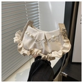 Petit sac beige plissé avec bords volantés et bandoulière chaîne perle et métal - Blanc