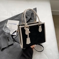 Bolso tote minimalista en blanco y negro con asas dobles y correa de hombro - Negro