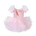 Dettaglio del tutù da danza rosa per bambine con maniche a sbuffo e fiocco sul retro - 100cm / Rosa nudo