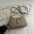 Sac sous le bras croissant beige minimaliste avec boucle en métal doré et cuir lisse - Kaki
