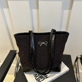 Borsa tote nera con motivi a cuori rossi e fiocco in metallo argento da donna - Cuore Nero